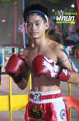 ฉลามขาว แก่นนรสิงห์มวยไทยยิมส์