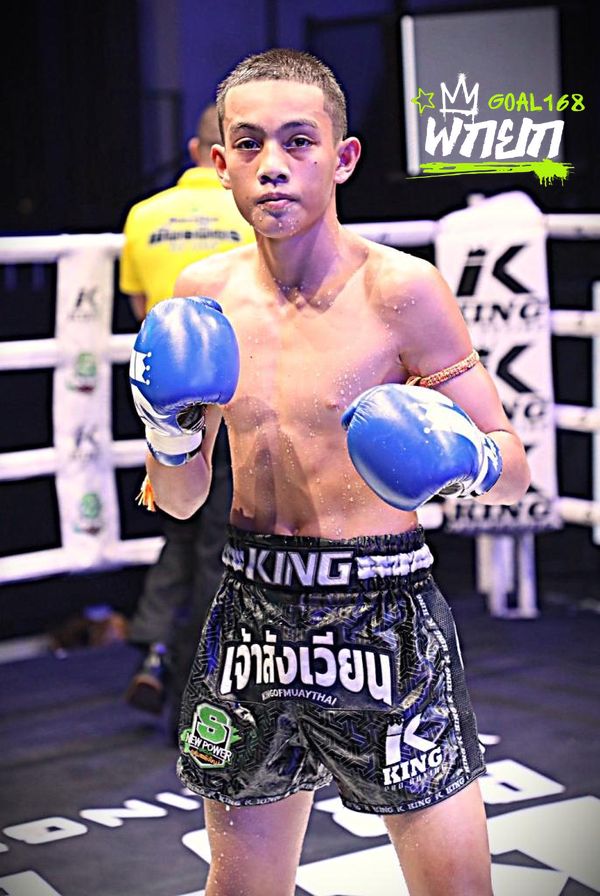 มุมแดง
