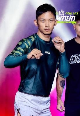 มุมแดง