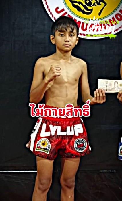 มุมแดง